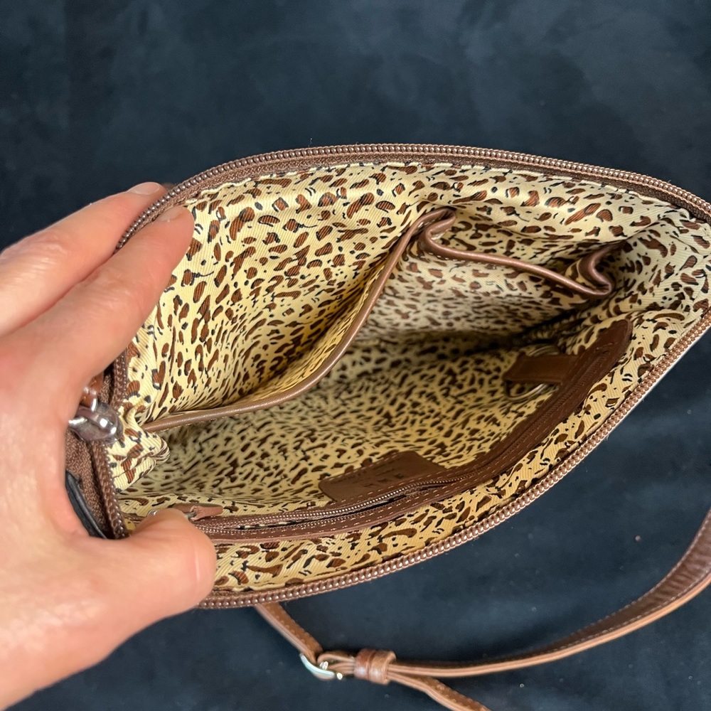 Ili black leather crossbody with brown leather detailing. - Picture 7 of 13